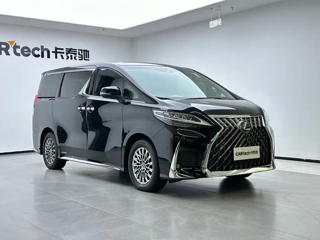 Lexus LM 300 h 4-seat Royal World