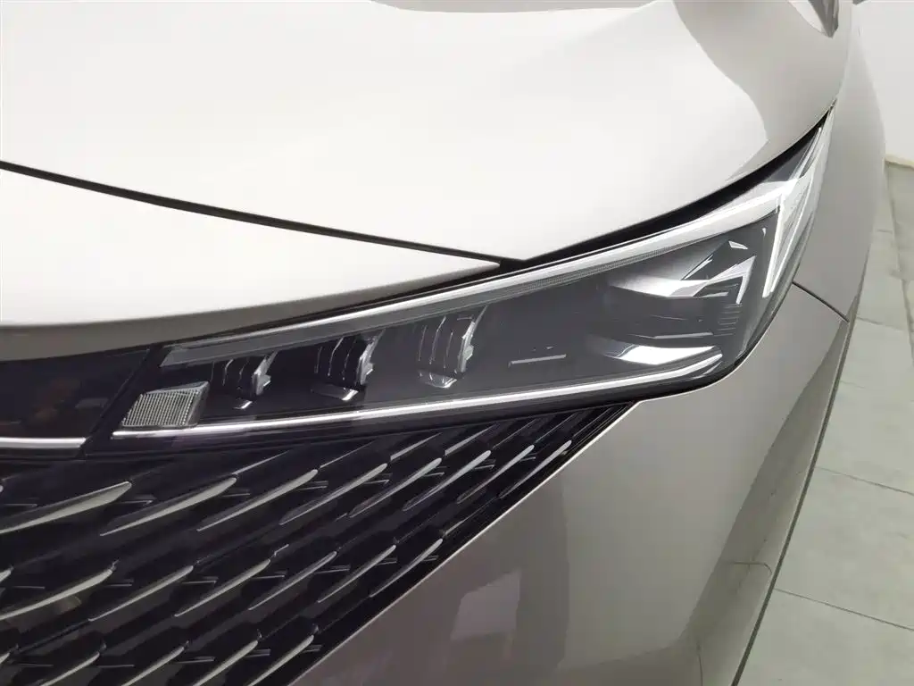 Roewe RX5 1.5 T Superior