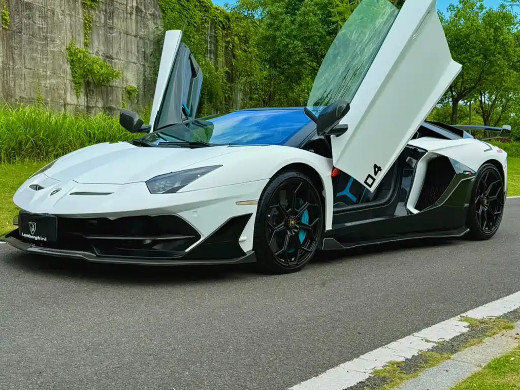 Aventador LP 700-4