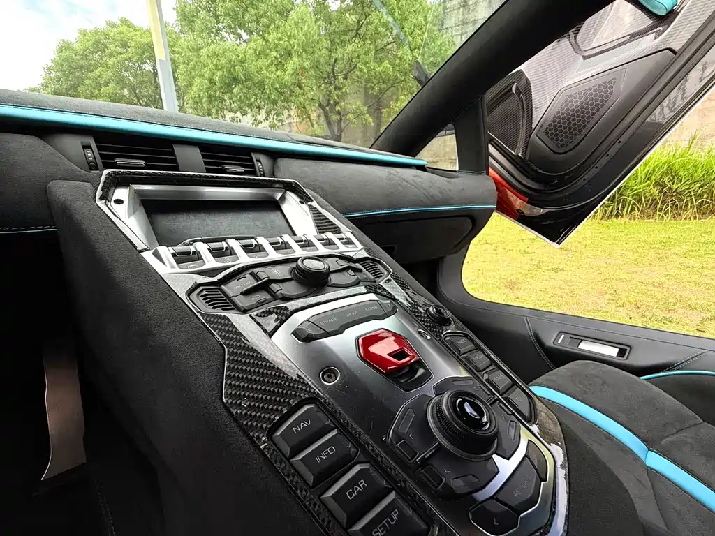 Aventador LP 700-4
