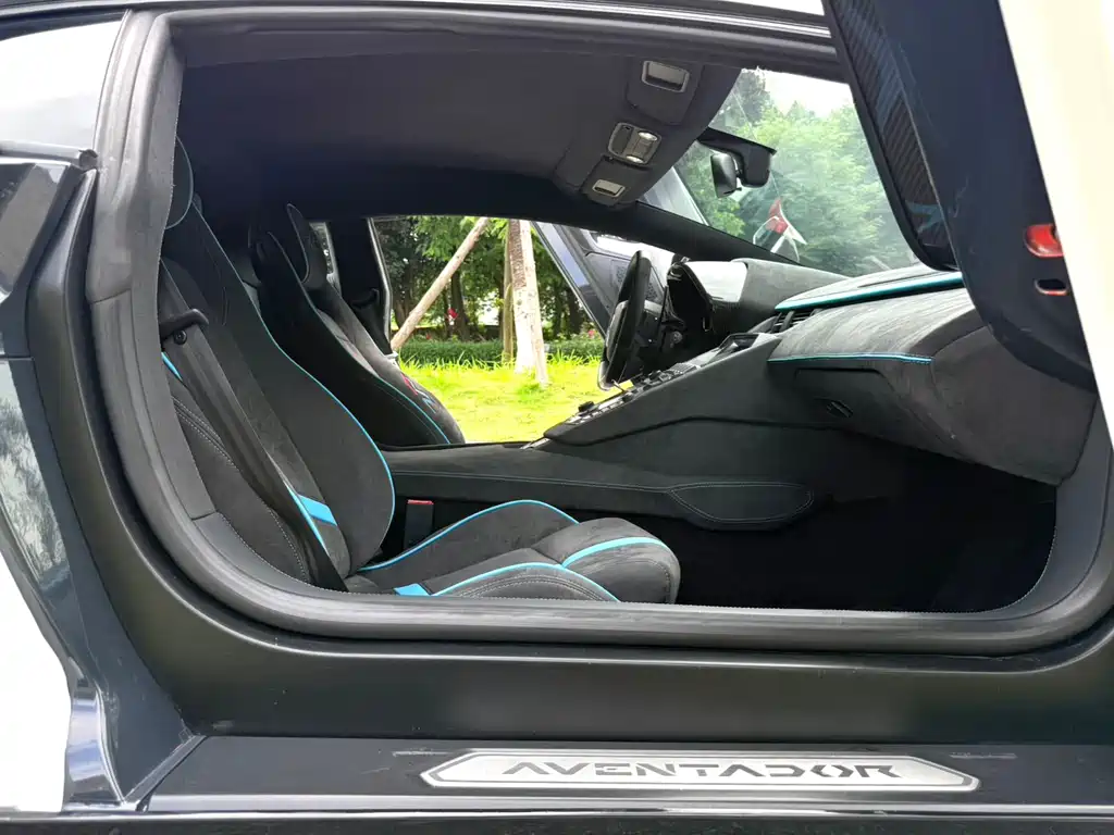 Aventador LP 700-4
