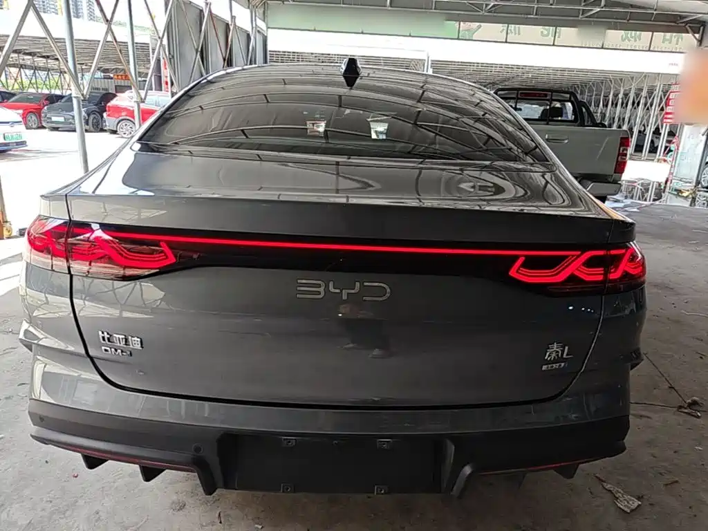 Qin L DM-i Smart Drive 80 KM Leading