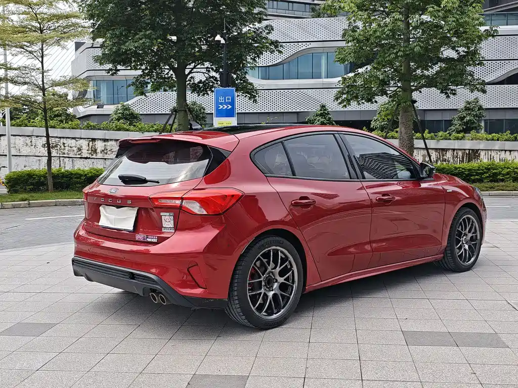 Focus Hatchback EcoBoost 180 Auto ST Line