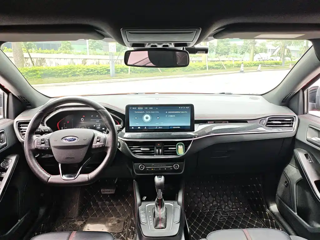 Focus Hatchback EcoBoost 180 Auto ST Line