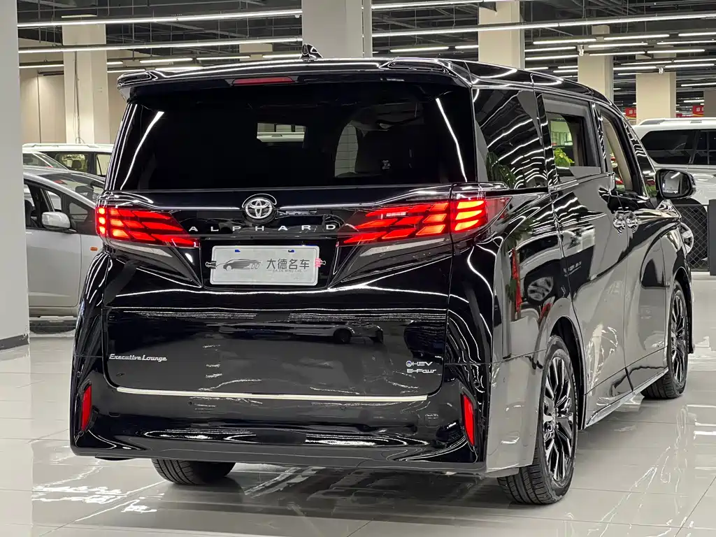 Alphard Dual Engine 2.5 L Premium Enjoyment