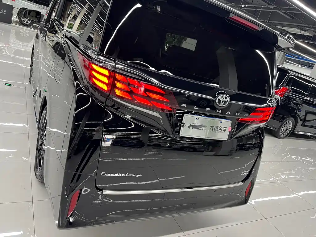 Alphard Dual Engine 2.5 L Premium Enjoyment