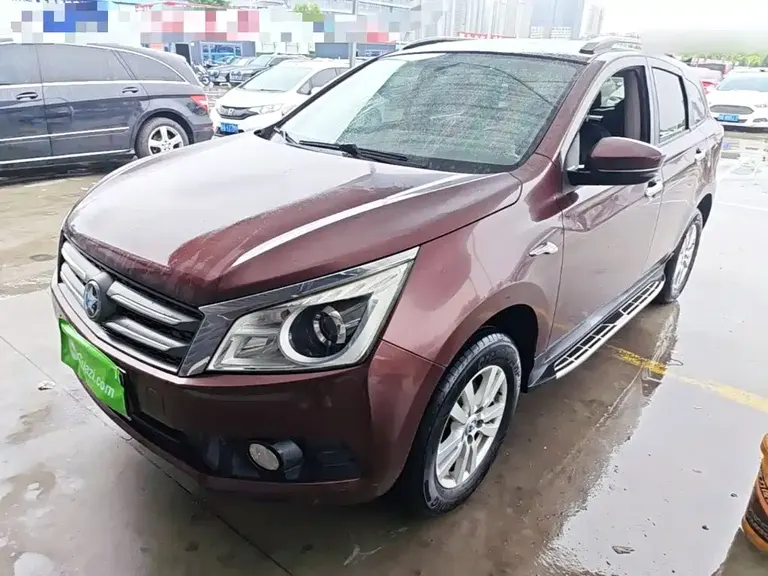 Venucia T70 2.0 L CVT Wise Fun