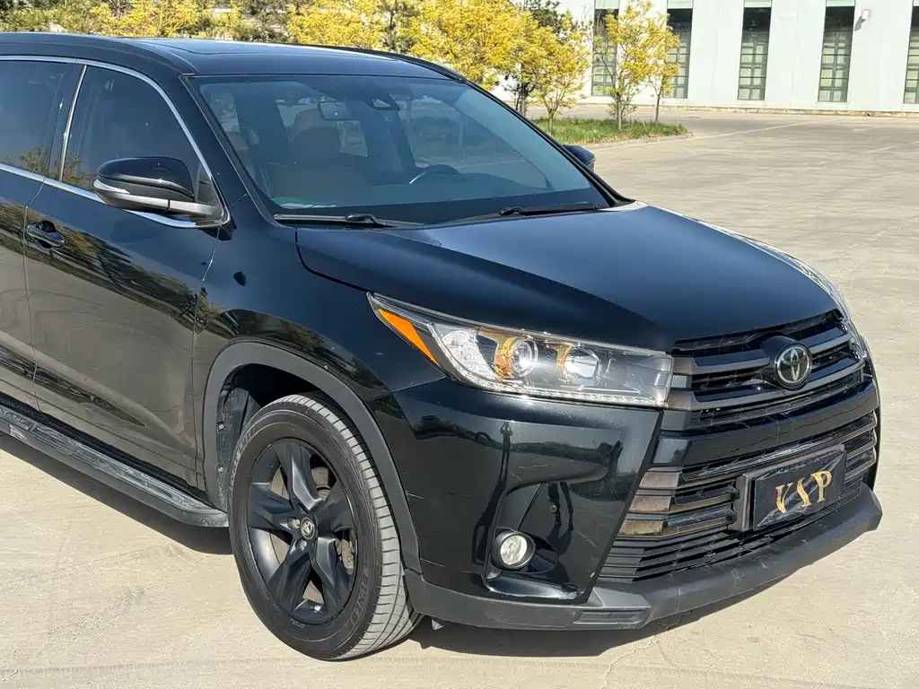 Highlander 2.0 T 4 WD Knight 7-seat CN-VI