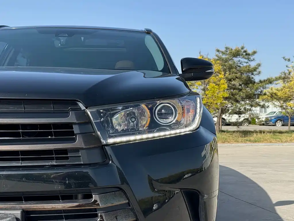 Highlander 2.0 T 4 WD Knight 7-seat CN-VI