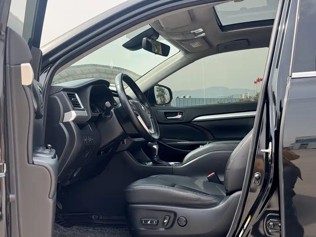 Highlander 2.0 T 4 WD Distinguished 7-seat CN-VI
