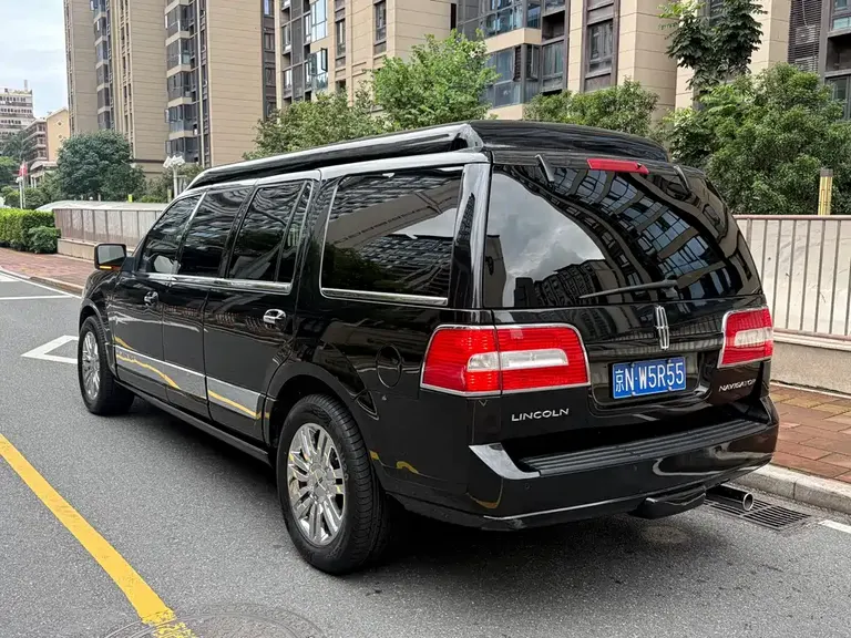 Lincoln Navigator 5.4 L AWD