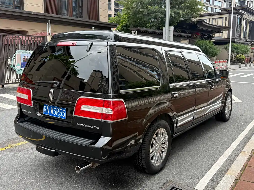 Navigator 5.4 L AWD