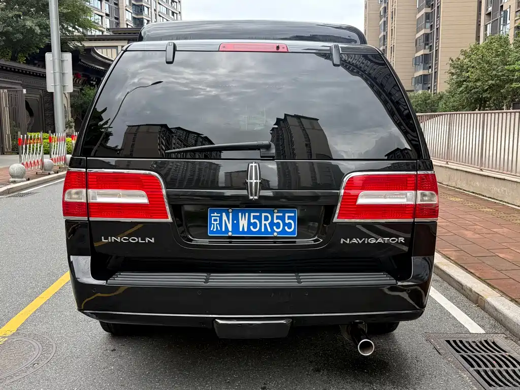 Navigator 5.4 L AWD
