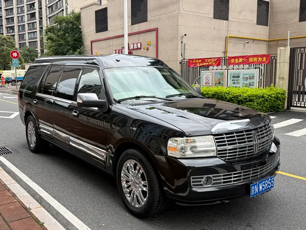 Navigator 5.4 L AWD