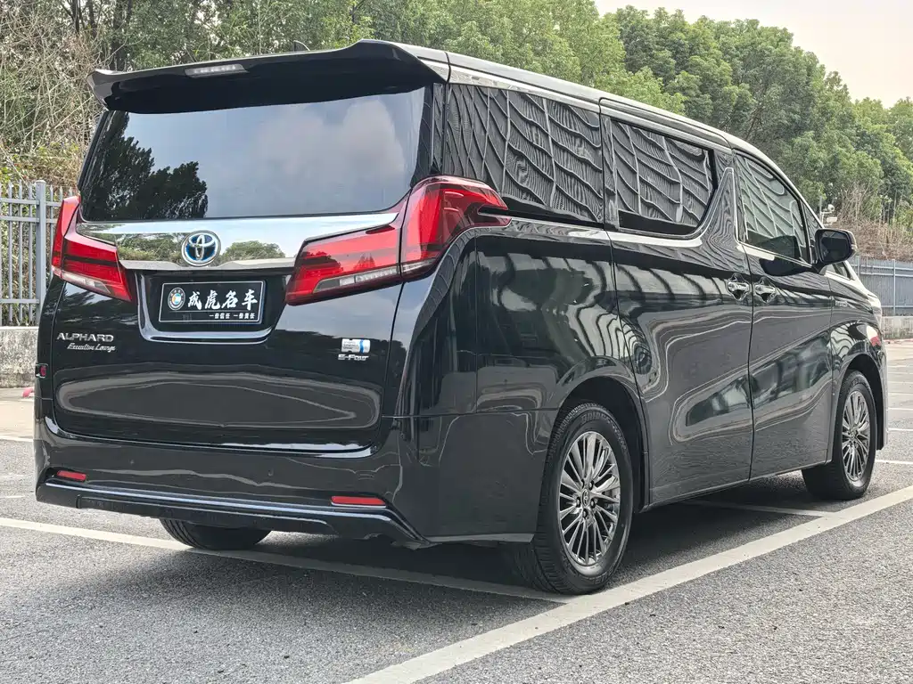 Alphard Dual Engine 2.5 L Distinguished