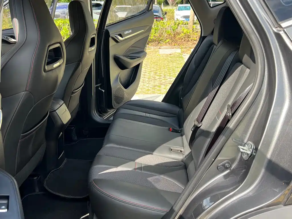 Changan Oshan X5 1.6 L CVT Distinguished