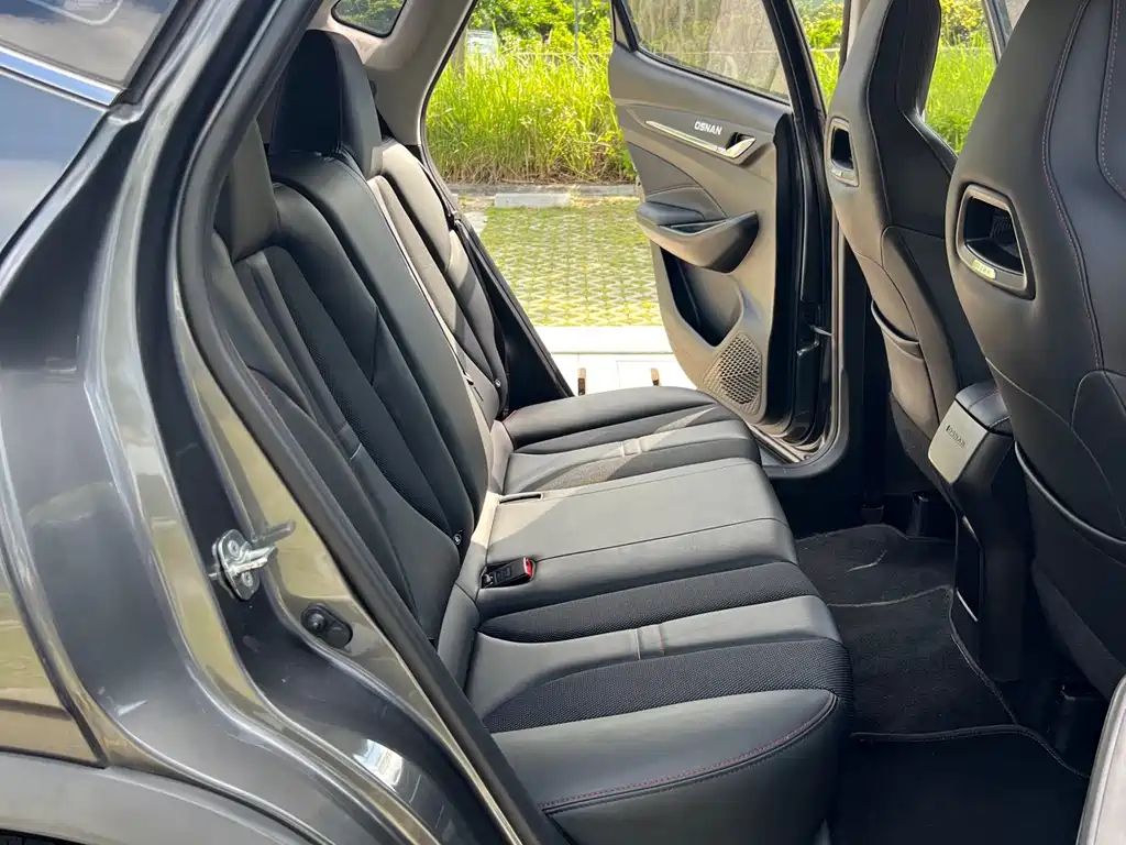 Changan Oshan X5 1.6 L CVT Distinguished
