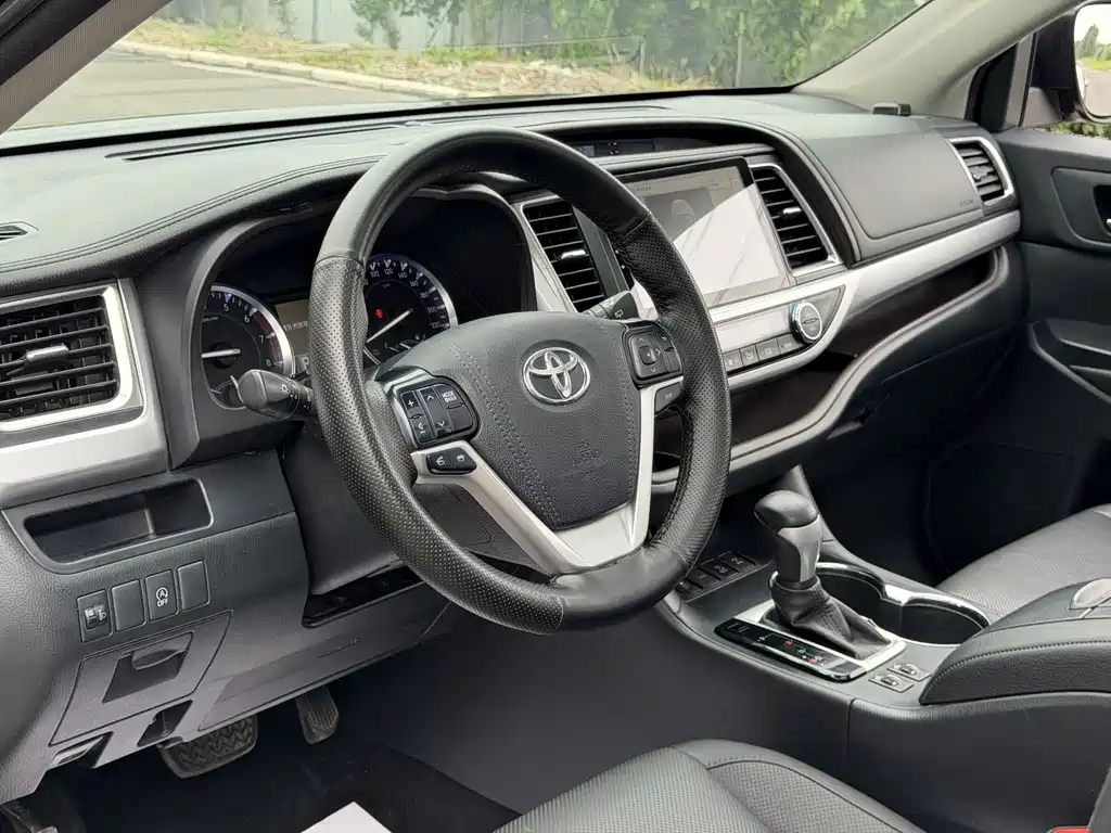 Highlander 2.0 T 4 WD Luxury 7-seat