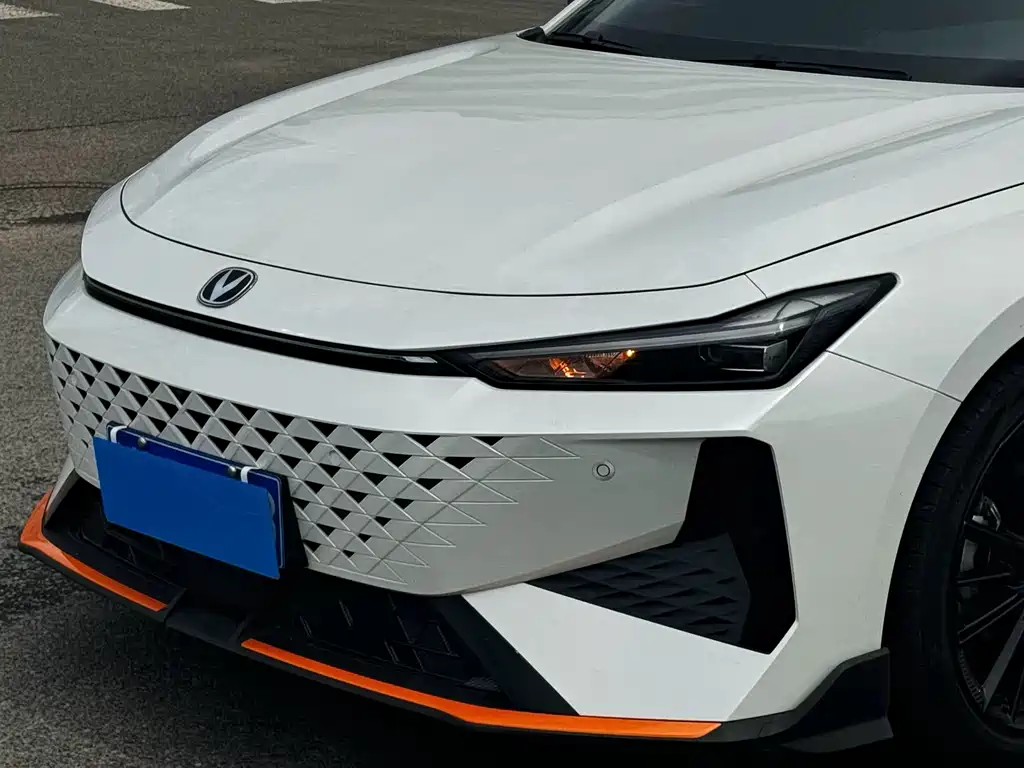 Changan UNI-V 1.5 T 500 Bar Distinguished Sport