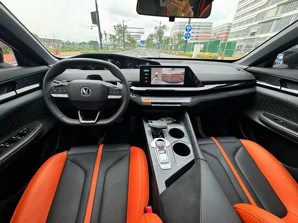 Changan UNI-V 1.5 T 500 Bar Distinguished Sport