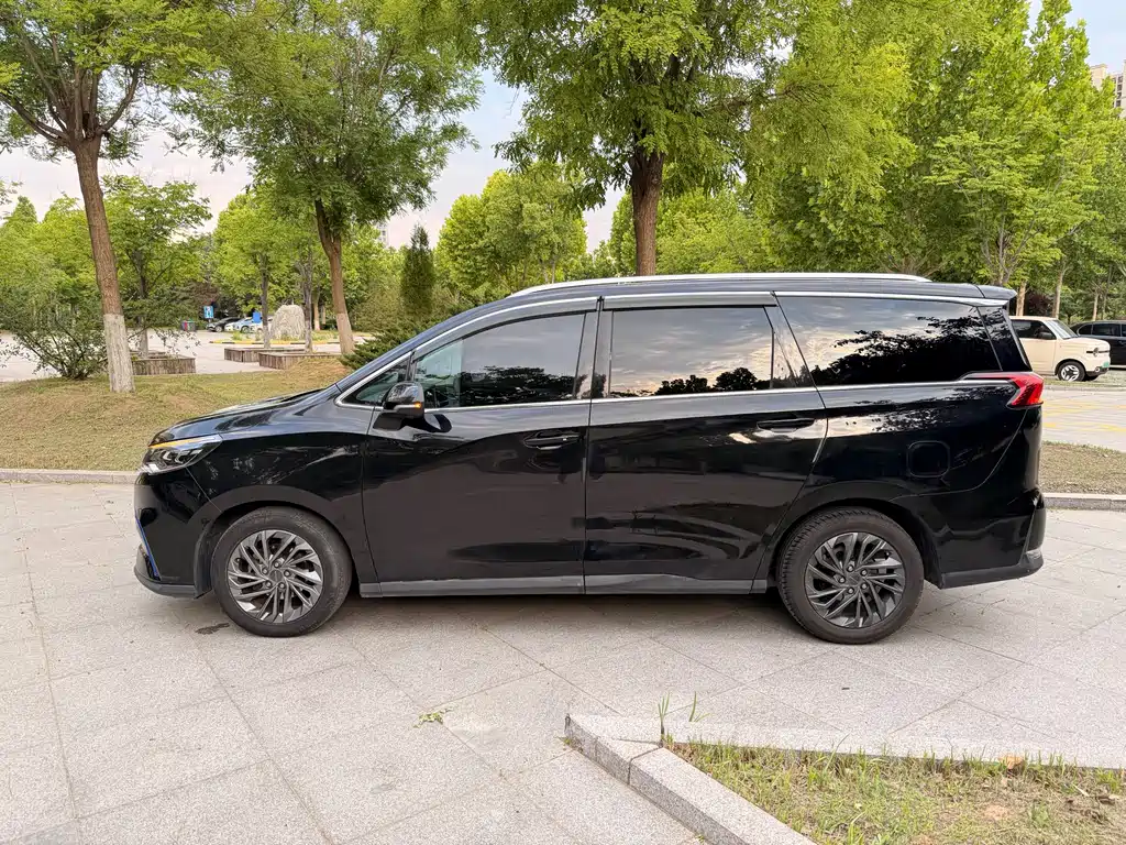 Maxus EUNIQ 5 上汽大通MAXUS EUNIQ 5 2020款 1.3 T PLUG IN 尊享版