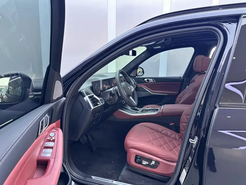 BMW X5 xDrive 40 Li M Sport Night Package