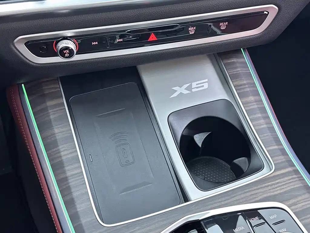 BMW X5 xDrive 40 Li M Sport Night Package