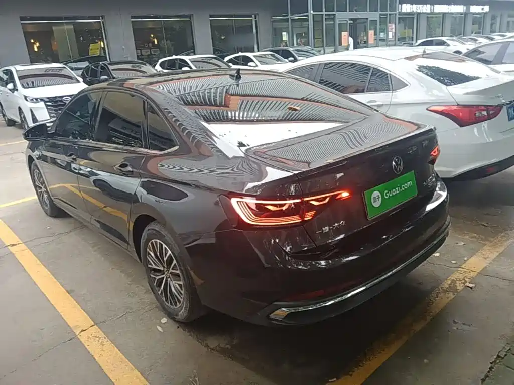 Sagitar 200 TSI DSG Fly Over