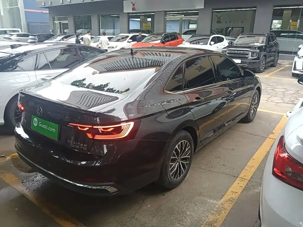 Sagitar 200 TSI DSG Fly Over