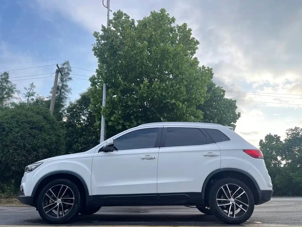 Besturn X40 1.6 L Auto Premium