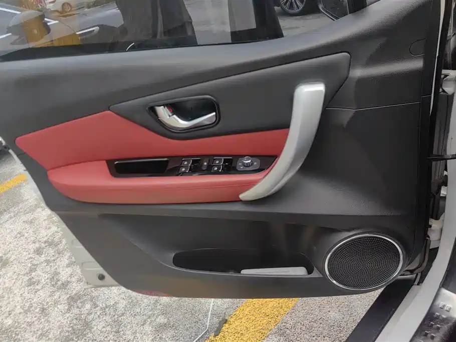 Haval H1 哈弗H1 2016款 改款 蓝标 1.5 L AMT豪华型
