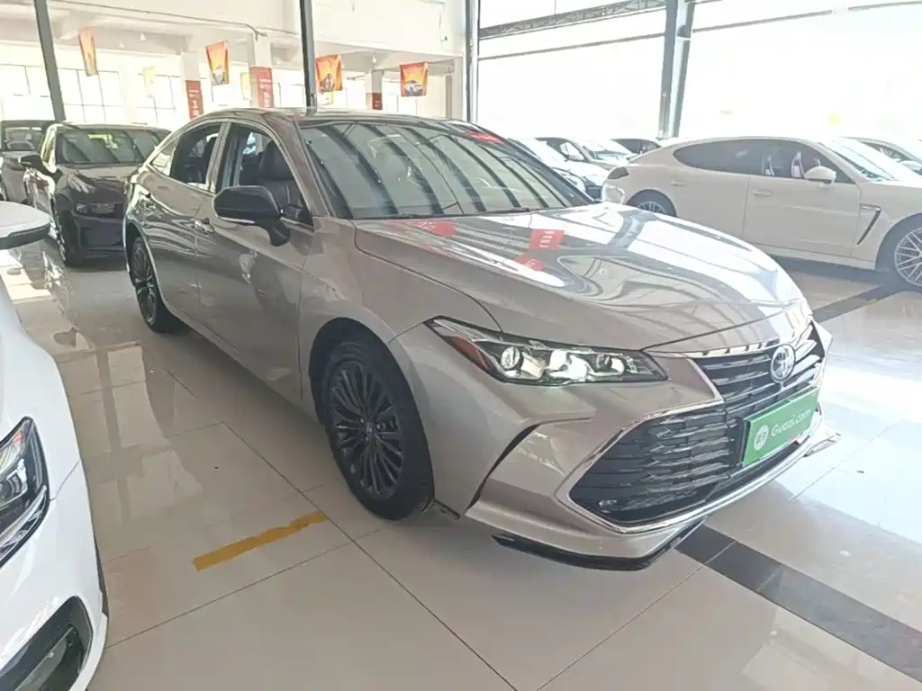 Avalon 2.5 L Touring Distinguished SPORT