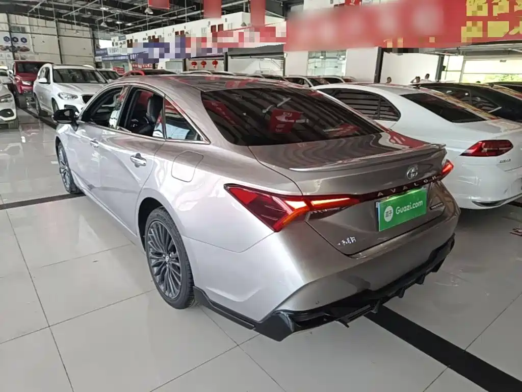 Avalon 2.5 L Touring Distinguished SPORT