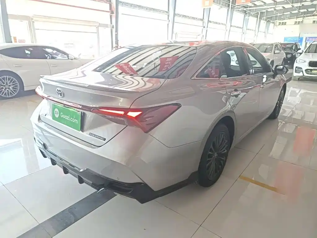 Avalon 2.5 L Touring Distinguished SPORT