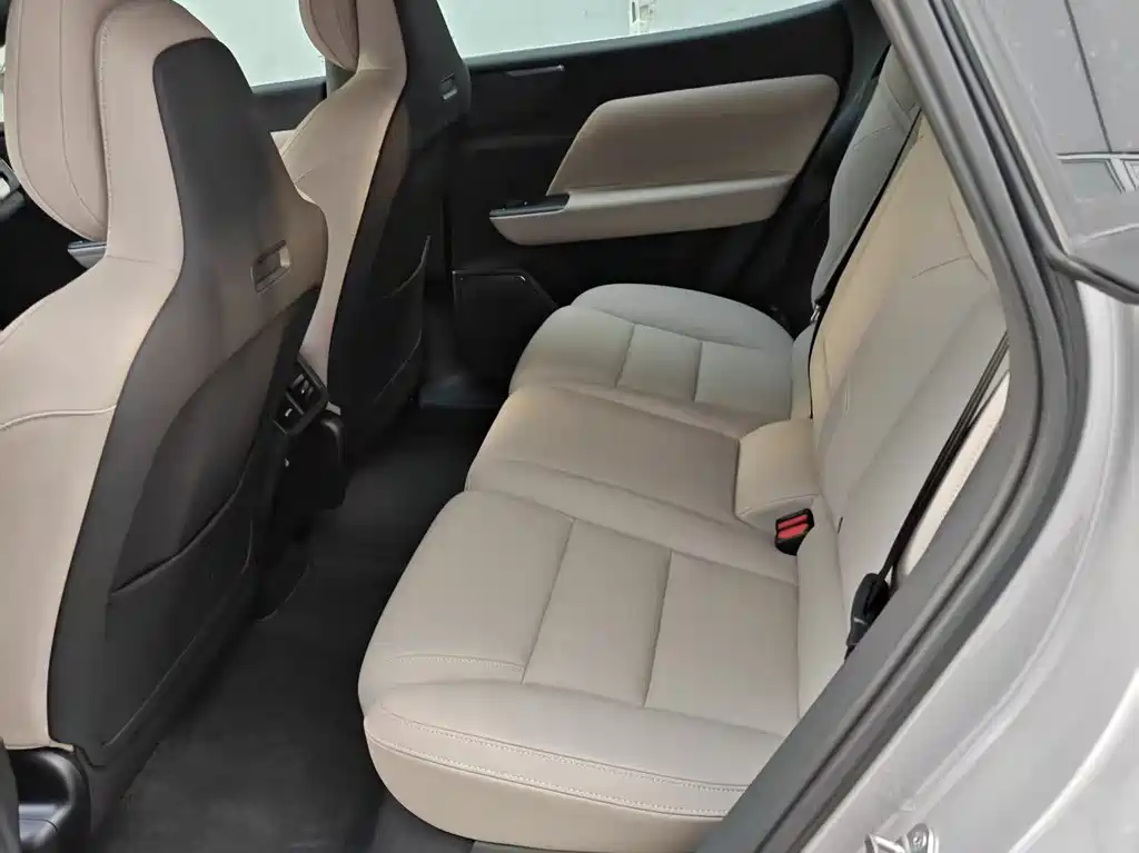 Volvo XC70 PHEV 沃尔沃XC70插电式混动 2026款 两驱长续航Core