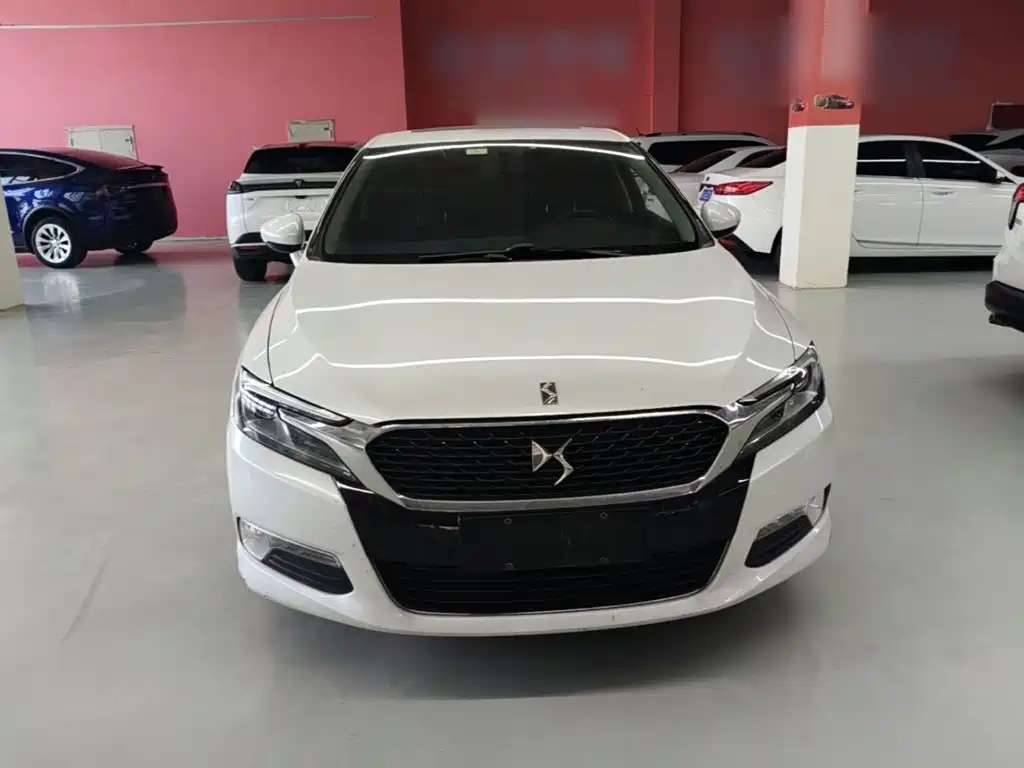 DS 5 LS 1.8 L Graceful VTi140