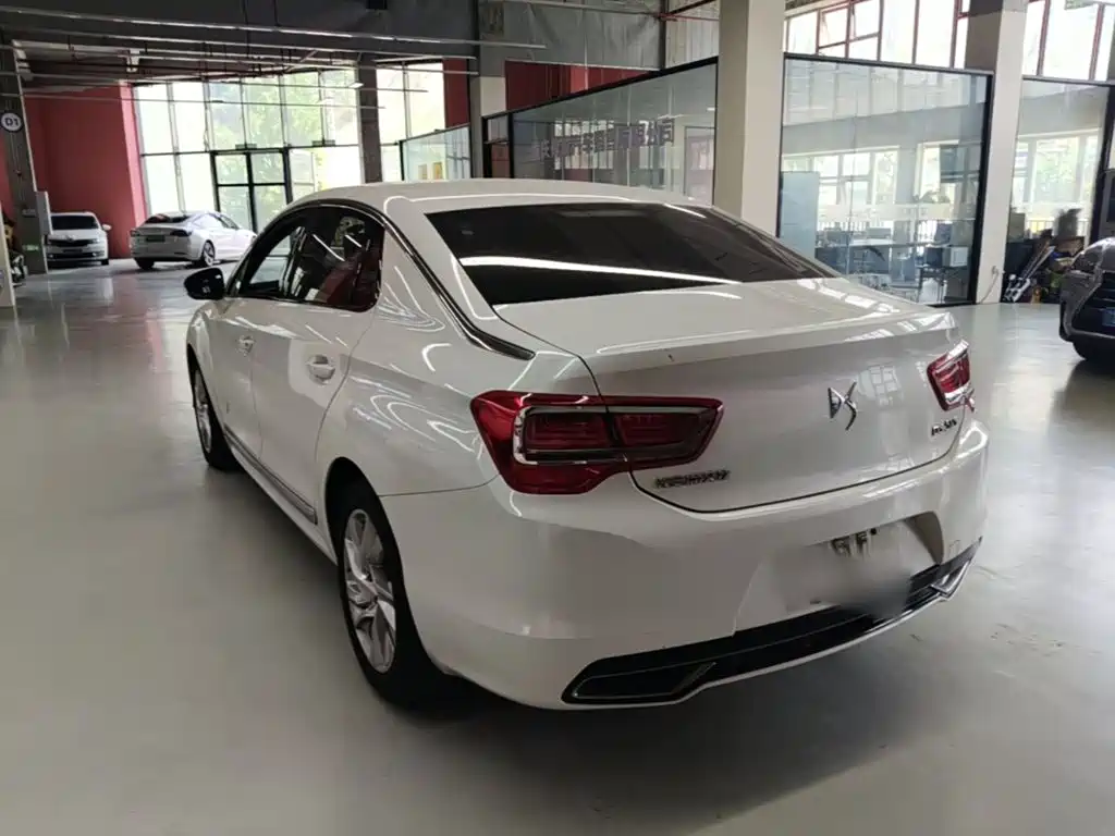DS 5 LS 1.8 L Graceful VTi140