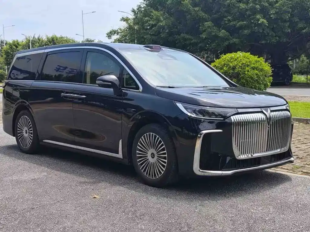 Voyah Dreamer PHEV 4 WD Distinguished Qiankun