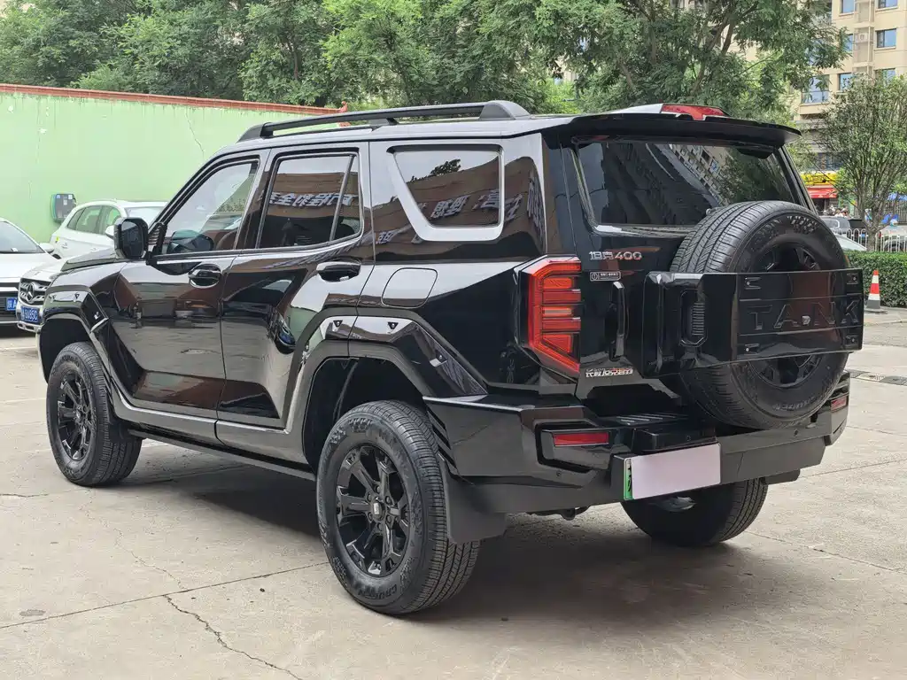 Tank 400 NEV Hi4-T Offroad
