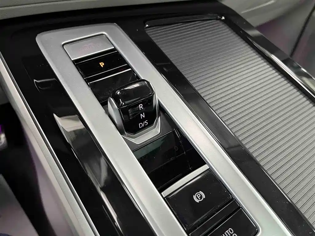 Tavendor 380 TSI 4 WD R-Line Cruise