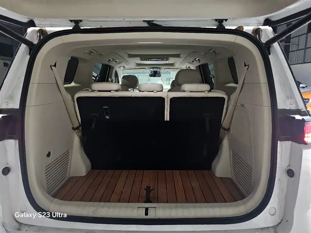 Voyah Dreamer PHEV Ultra Long Range Flagship