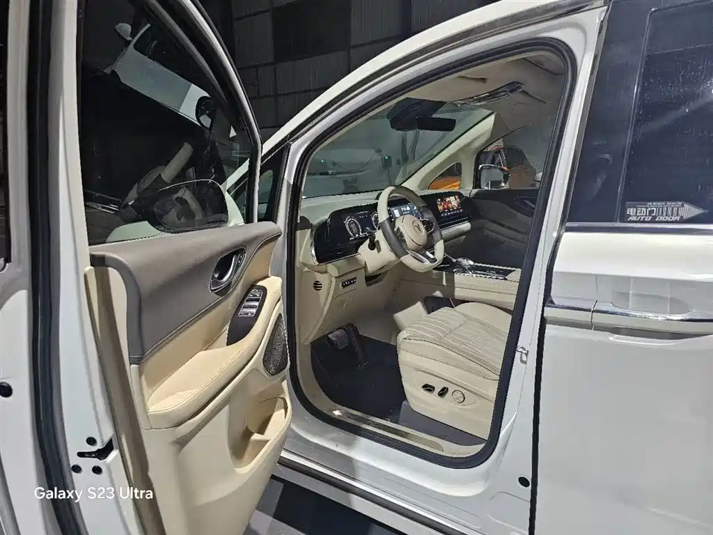 Voyah Dreamer PHEV Ultra Long Range Flagship