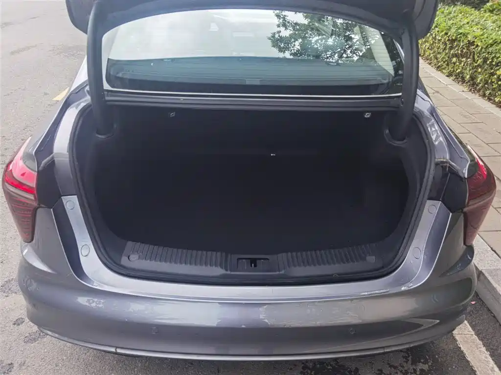 Hongqi H5 PHEV 170 Super Hybrid