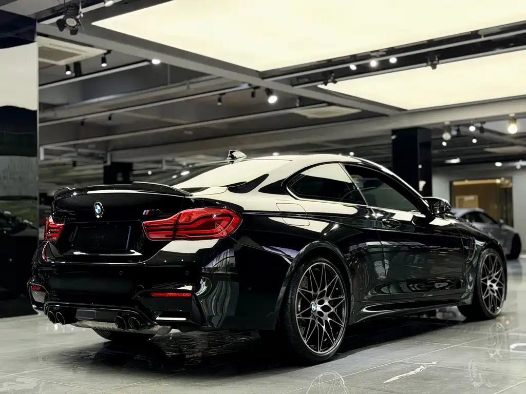 BMW M4 M4 2-door Coupe Racing