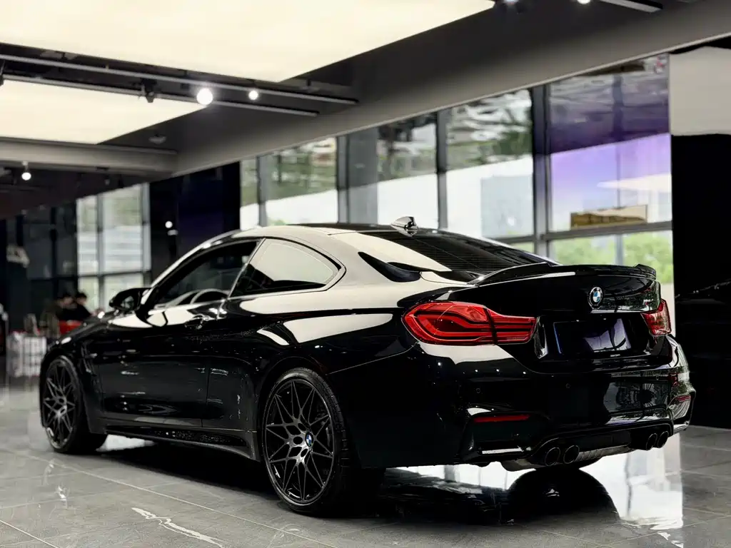 BMW M4 M4 2-door Coupe Racing