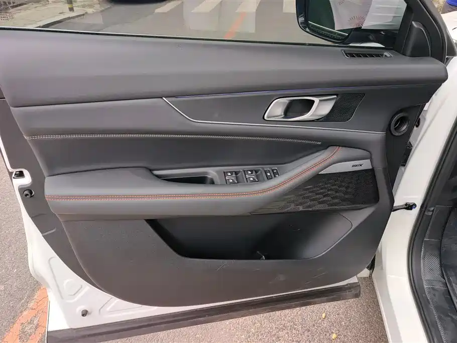 Changan UNI-K 2.0 T Outstanding