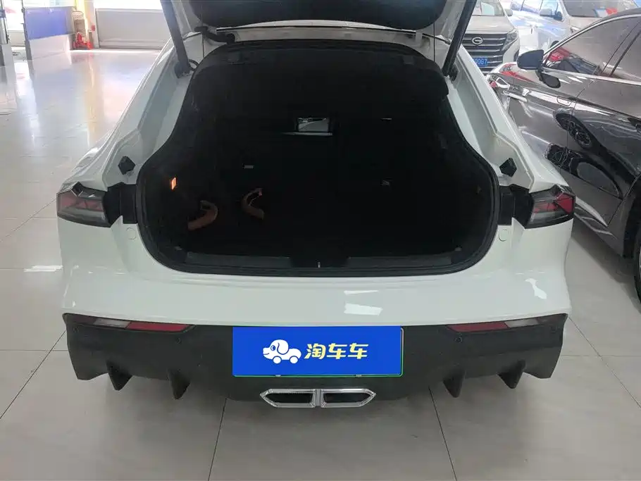 Changan UNI-V iDD Blue Whale Smart Electric iDD 136 km Smart Cool