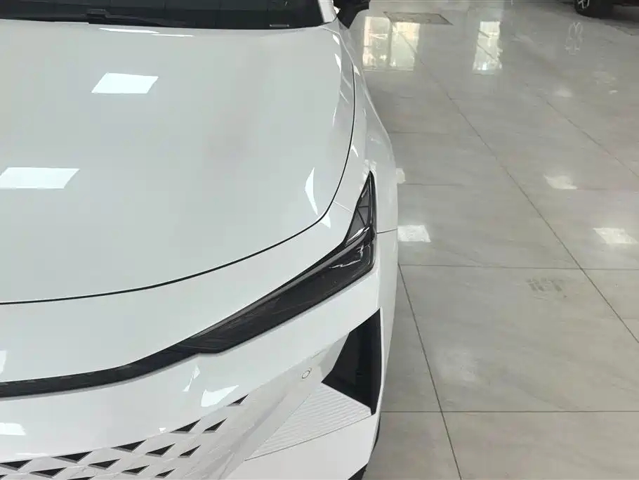 Changan UNI-V iDD Blue Whale Smart Electric iDD 136 km Smart Cool