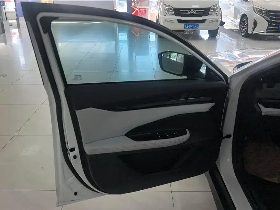 Changan UNI-V iDD Blue Whale Smart Electric iDD 136 km Smart Cool