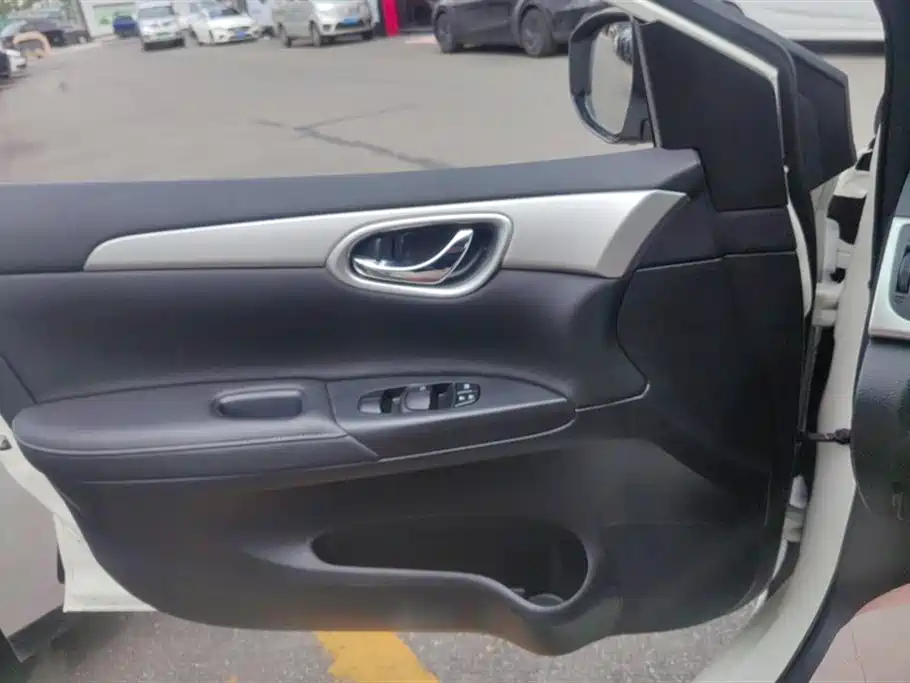 Sylphy Facelift II Classic 1.6 XE CVT Comfort